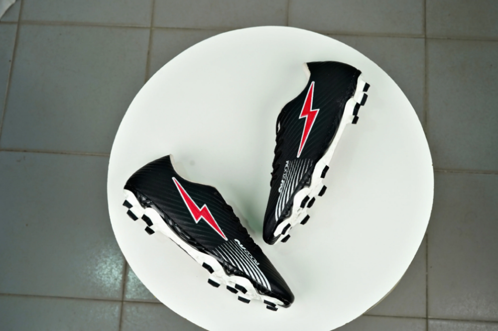 Spika AirZoom Football Boots - Image 6