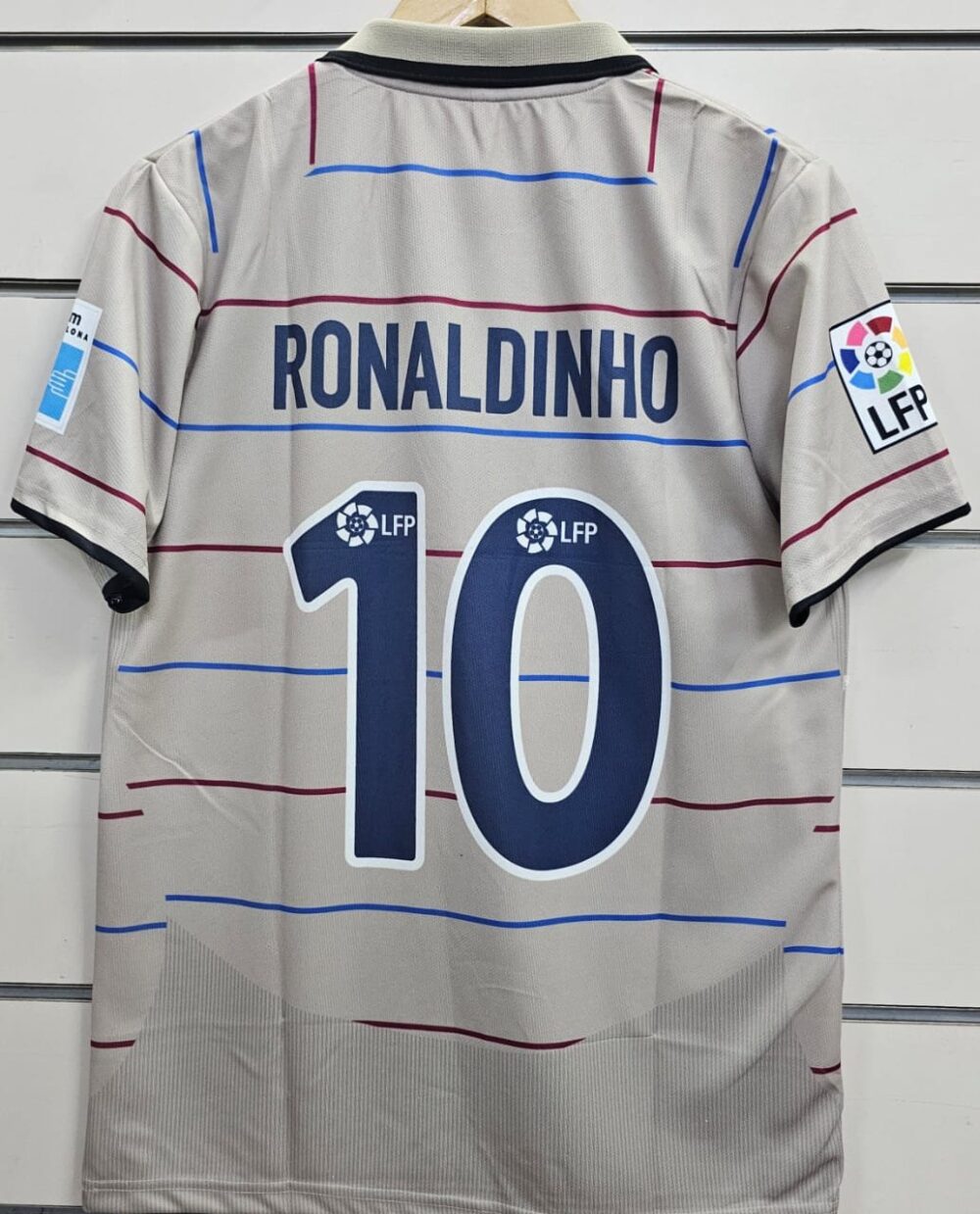 Barcelona 2003-04 Away Ronaldinho - Image 2