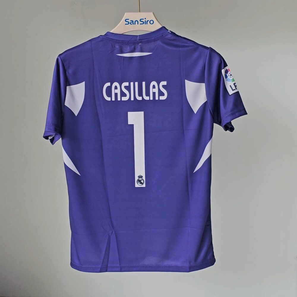 Real Madrid 04-05 Iker Casillas - Image 2